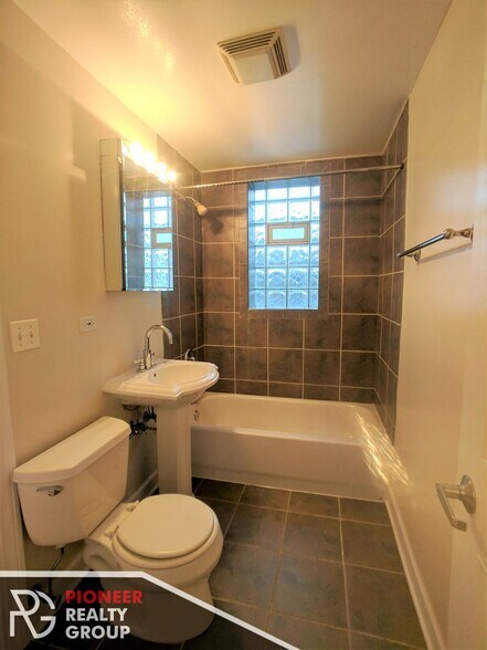 Building Photo - 3250 N Clifton Ave