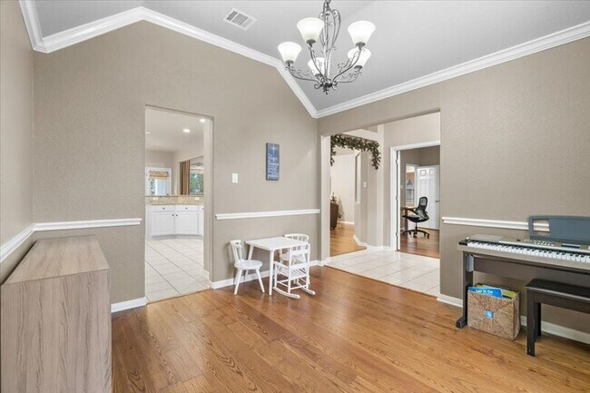 Building Photo - 920 Savanna Ln