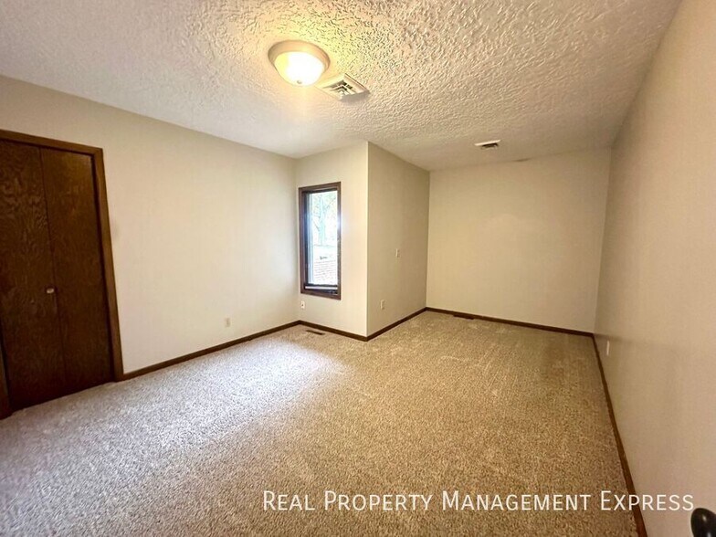 Building Photo - 5 Bedroom 4 Bath Home Blending Luxury and ...