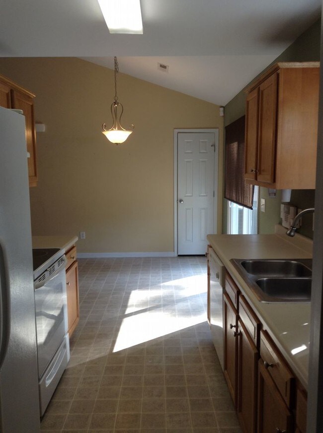 Building Photo - LENA SPRINGS ESTATES