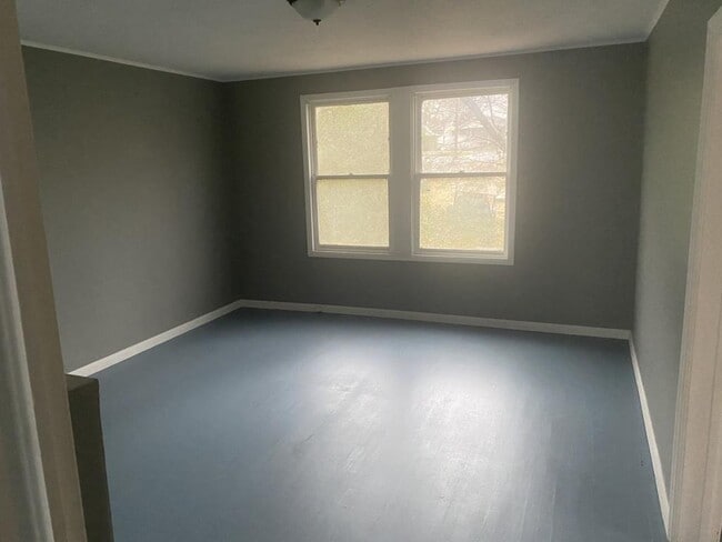 Building Photo - 256 S Central Ave