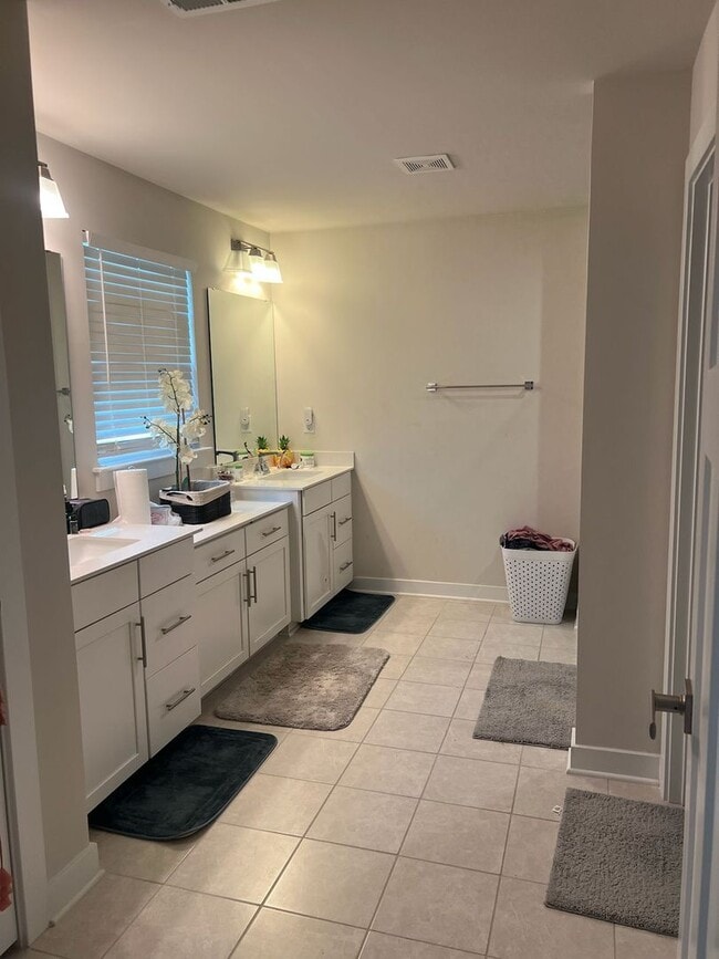 Building Photo - Elegant Home located in Union County with 5BR/4BA