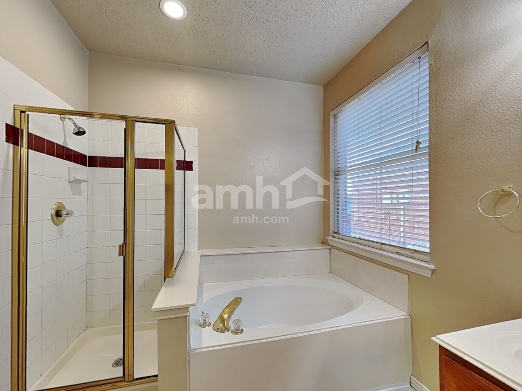 Building Photo - 2306 Valley Creek Dr