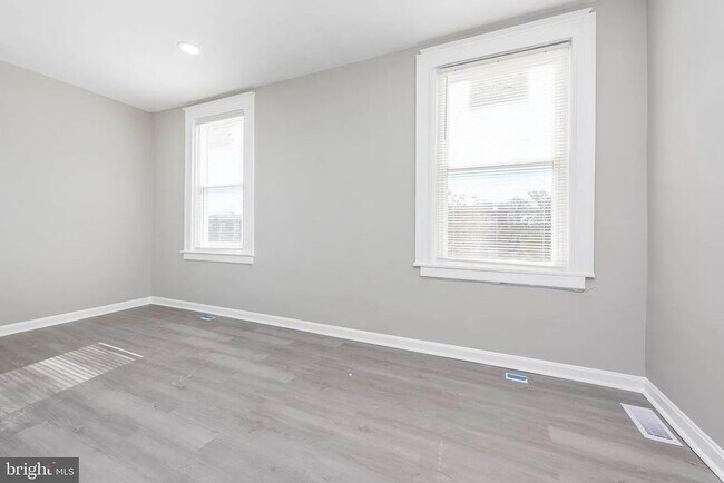 Building Photo - 3300 Ravenwood Ave