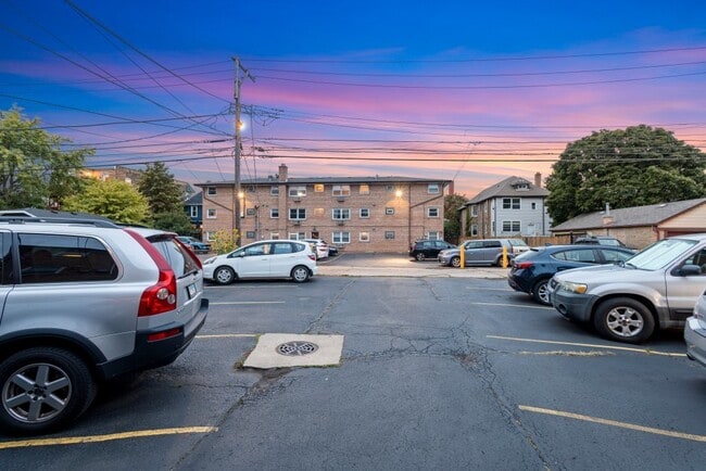 Building Photo - 4236 N Kedvale Ave