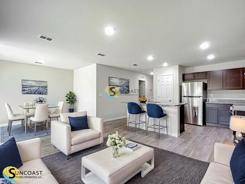 Building Photo - 10 Llobell Pl