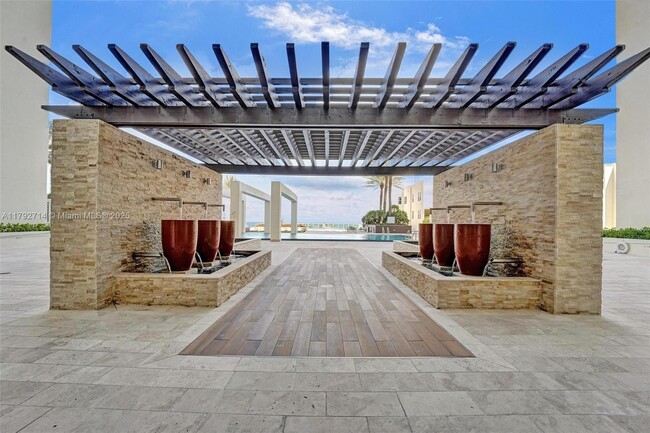 Building Photo - 101 S Fort Lauderdale Beach Blvd