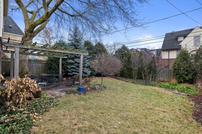 Building Photo - 3916 N Ridgefield Cir