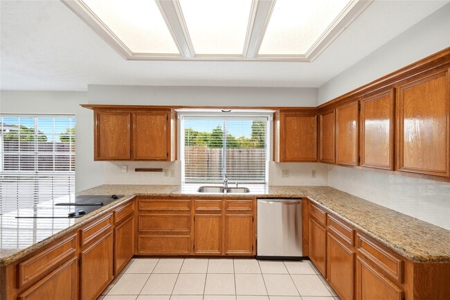 Building Photo - 15911 Moonrock Dr