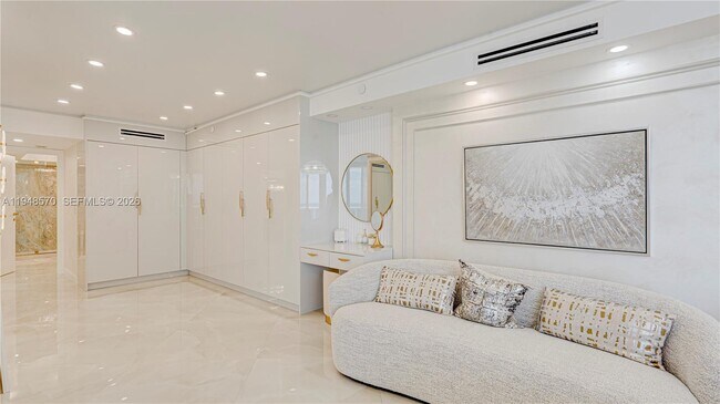 Building Photo - 16711 Collins Ave