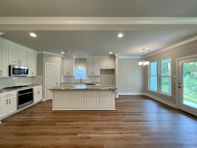 Building Photo - Stunning 3br in River Hills Farm!