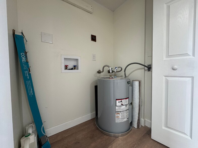 Building Photo - 3001 Thrush Dr