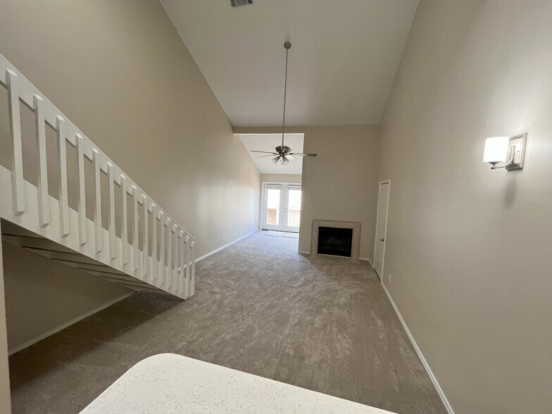 Building Photo - 5001 Grande Dr