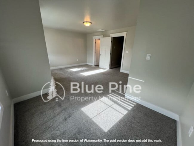 Building Photo - 359 N 3rd West St