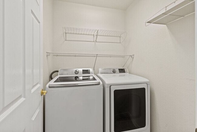 Building Photo - 2874 Syracuse Ct