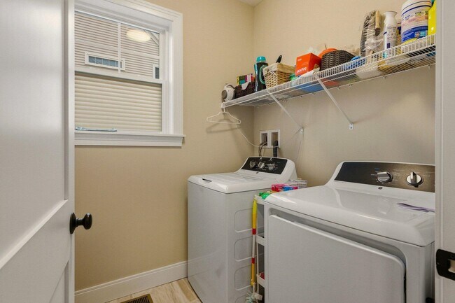 Building Photo - 40 Sage Ln