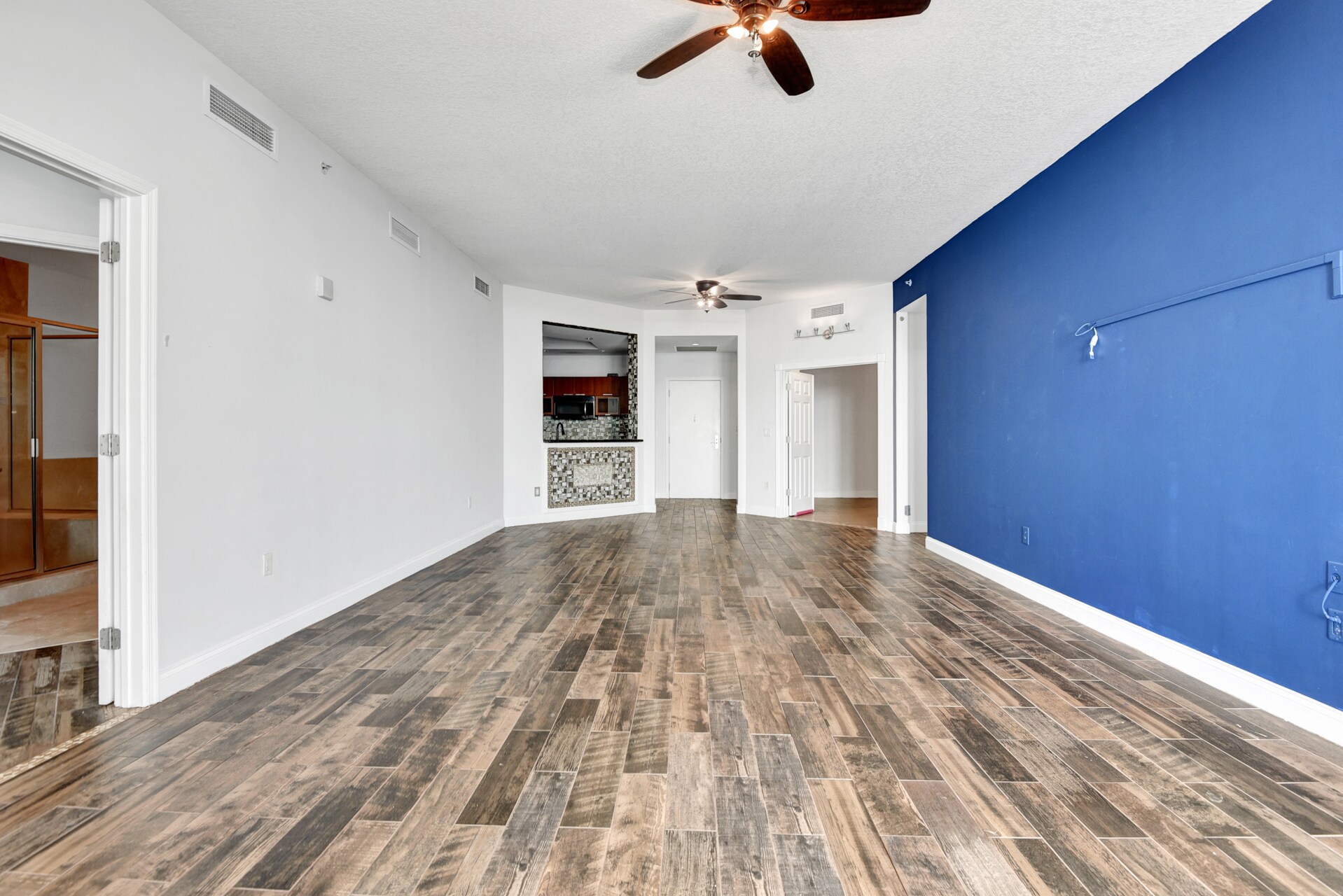 Building Photo - 231 Riverside Dr