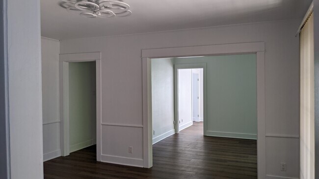 Building Photo - 1263 S Plymouth Blvd