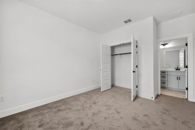 Building Photo - 200 W 56th St