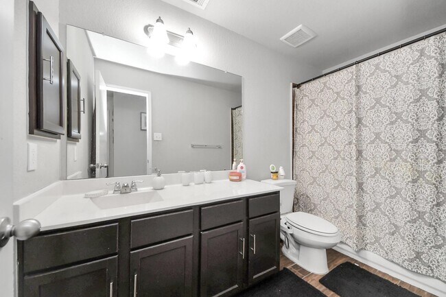 Building Photo - 2643 Ridgeback Dr