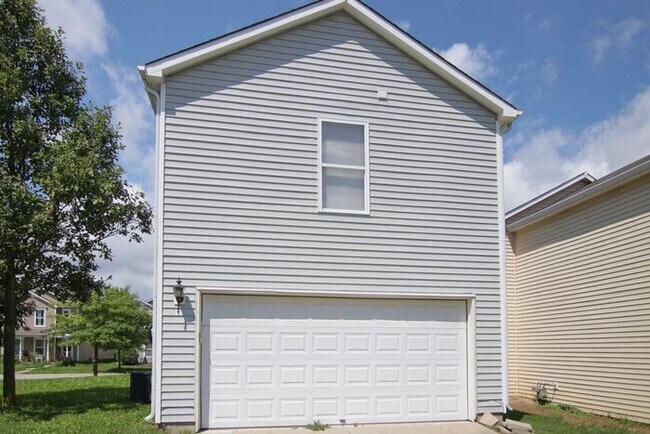 Building Photo - LOVELY 3 BEDROOM, 2.5 BATHROOM HOME IN DESIRABLE NOBLESVILLE!