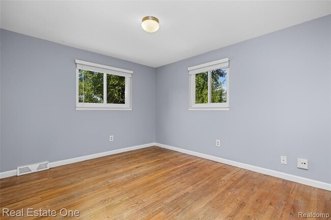 Building Photo - 348 Decca Dr