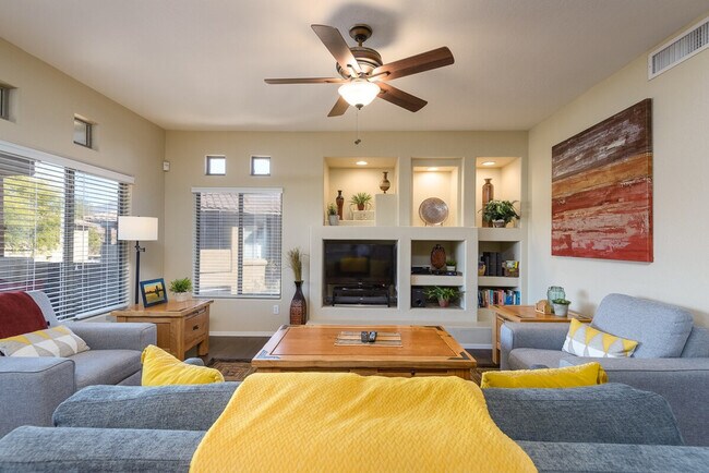 Building Photo - 9220 E Raintree Dr