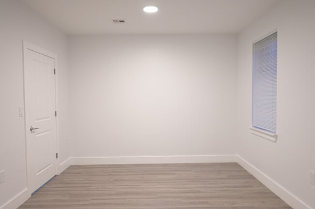 Building Photo - 276 Reock St