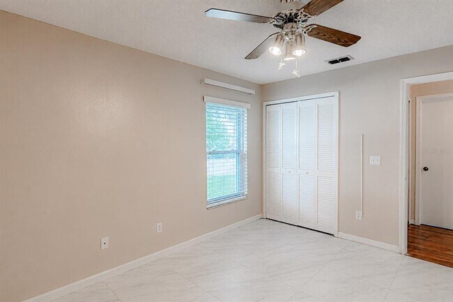 Building Photo - 10435 Crestfield Dr
