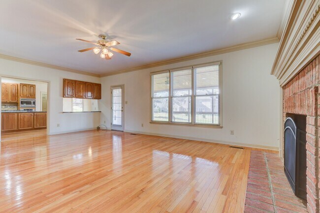 Building Photo - Farragut 37934 - 4 bedroom, 2.5 bath home ...