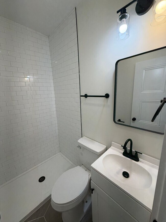 Building Photo - Rare 2-Full Bath Find: Pristine Renovation with Designer En-Suite & Granite