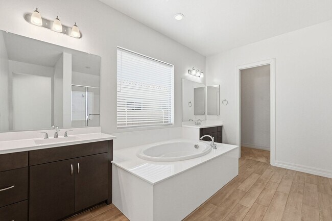 Building Photo - Gated Community Amazing ameneties