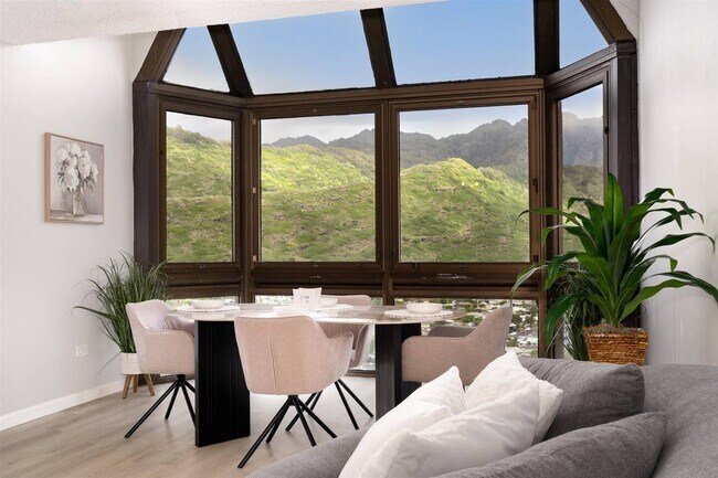 Building Photo - 531 Hahaione St