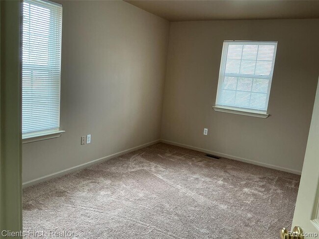 Building Photo - 48161 Nottinghill Ln