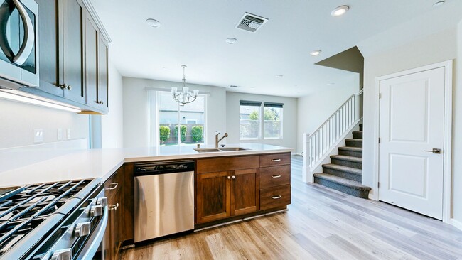 Building Photo - Rare Santa Rosa Four Bedroom house in Desi...