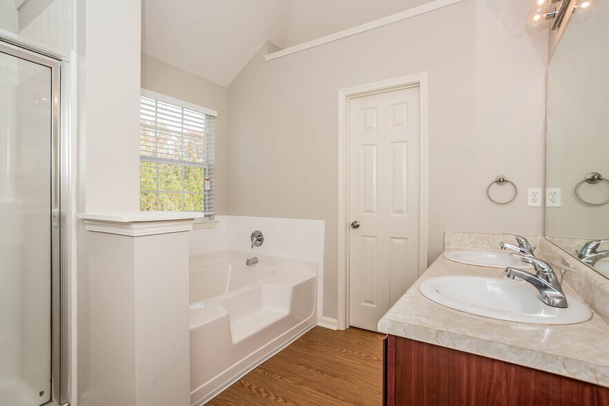Building Photo - 1115 Watercourse Way