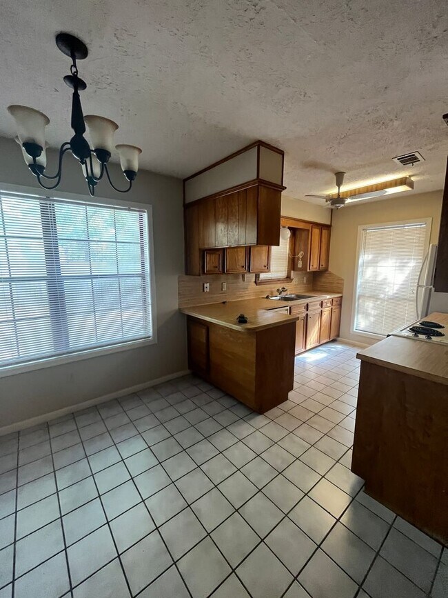 Building Photo - Great 3/2 House for Lease