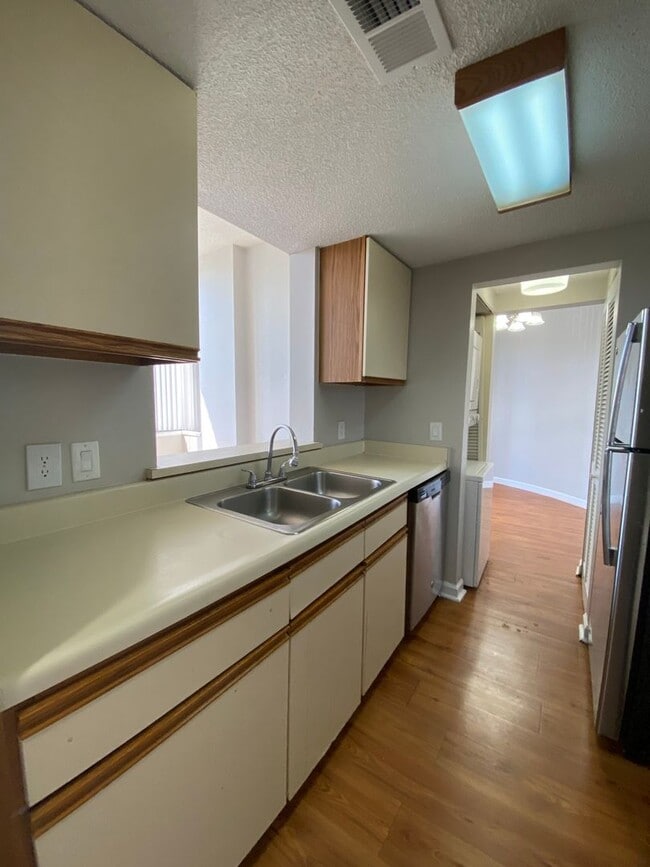 Building Photo - wh103