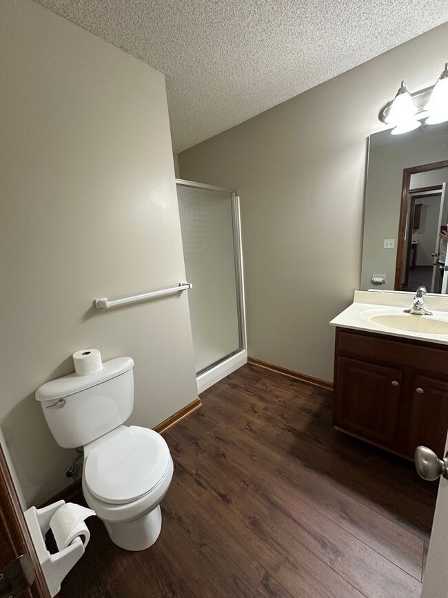 Building Photo - 2 Bed Single Level Duplex in Grain Valley