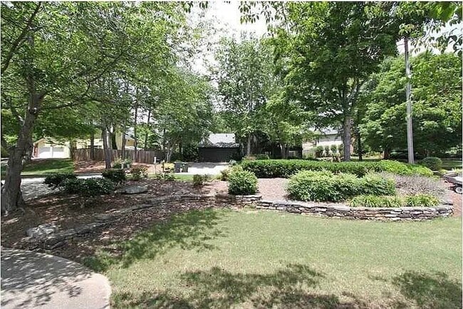 Building Photo - 1600 Old Hunters Trce