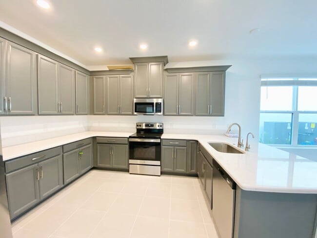 Building Photo - Winter Park  home in a Gated Community