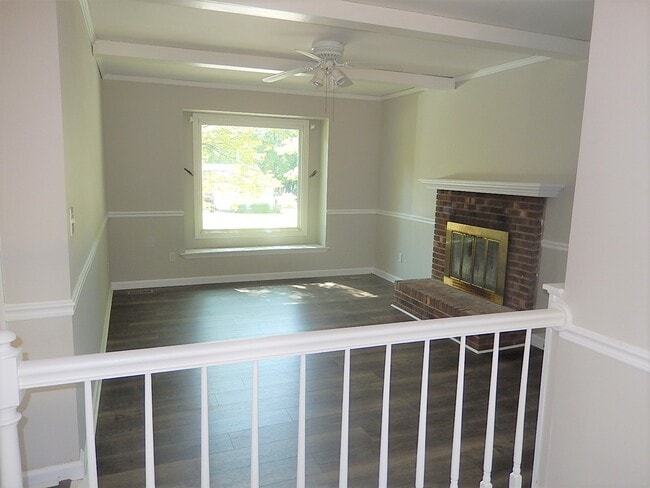 Building Photo - 3713 Sue Ellen Dr