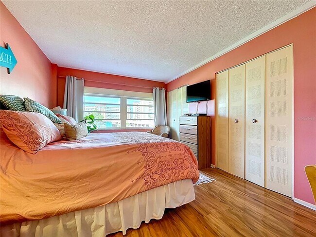 Building Photo - 4650 Cove Cir