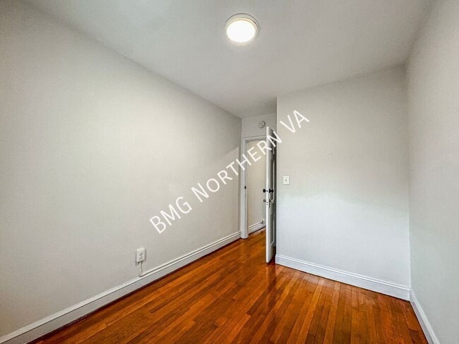 Building Photo - 4412 Volta Pl NW