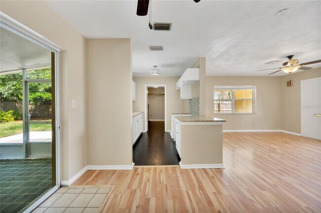 Building Photo - 632 Whippoorwill Terrace