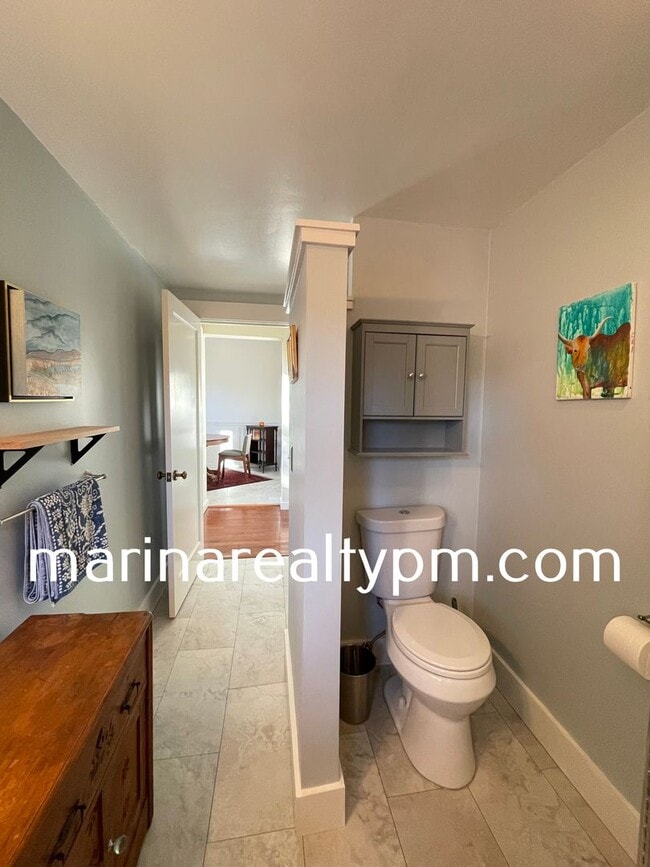 Building Photo - Welcome to this stunning 3 Bedroom 2 Bath ...