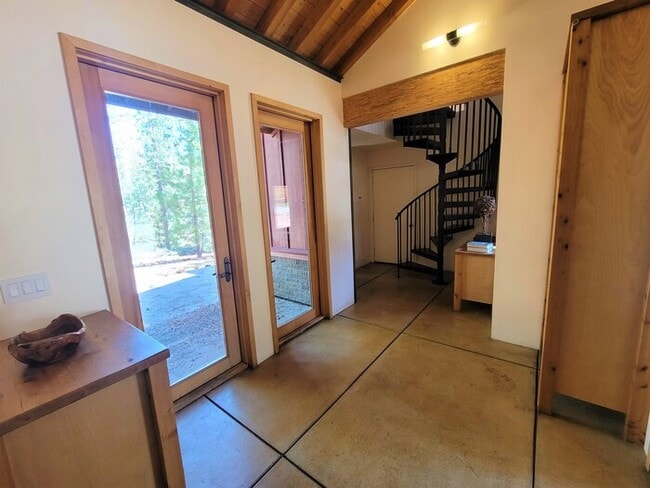 Building Photo - Custom Home Steps From Big Bear Lake