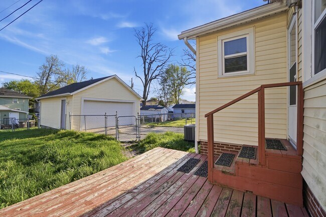 Building Photo - 1033 Forest Ave