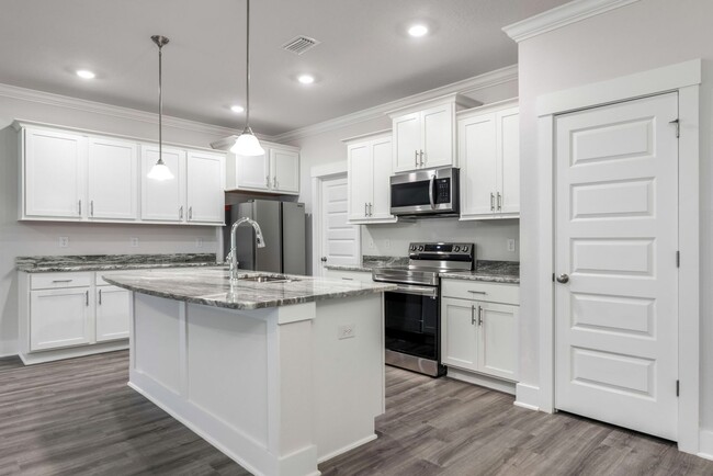 Building Photo - Beautiful 3-Bedroom Townhome