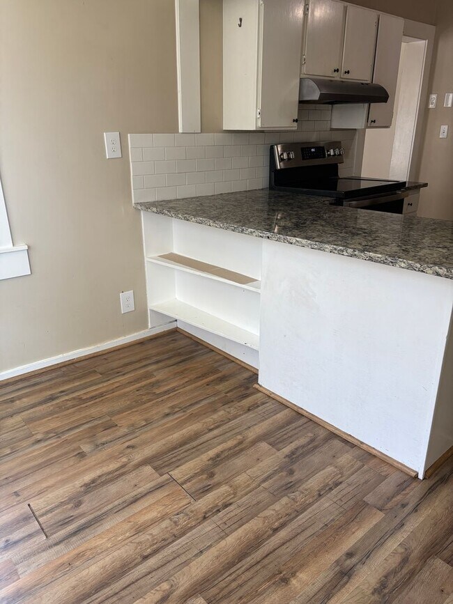 Building Photo - Cute Updated Home in Newberg